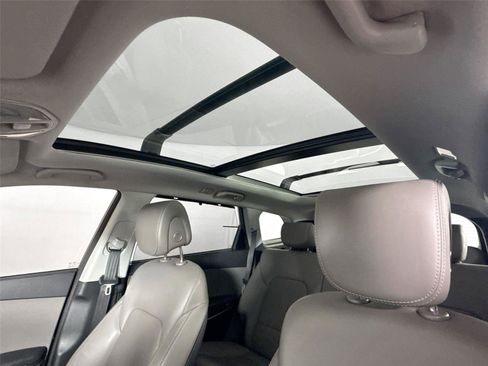 Used 2017 Hyundai Santa Fe SE Ultimate image 23