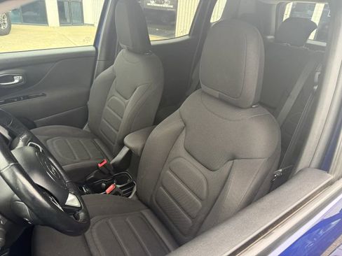 Used 2021 Jeep Renegade Latitude w/ Convenience Group image 14