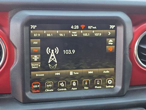 Used 2022 Jeep Wrangler Unlimited Rubicon w/ Cold Weather Group AWD/4WD image 19