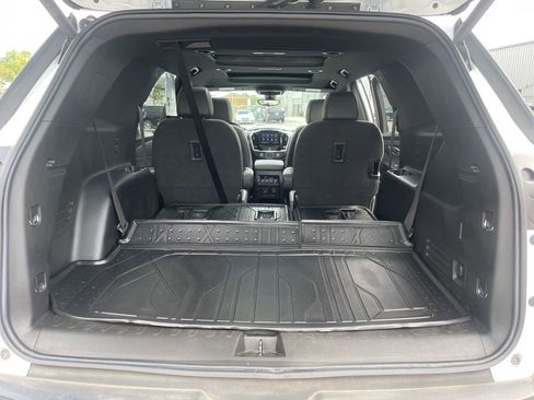 Used 2023 Chevrolet Traverse RS w/ LPO, Floor Liner Package image 39