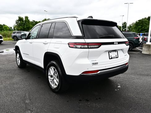 Used 2024 Jeep Grand Cherokee Laredo X AWD/4WD image 6