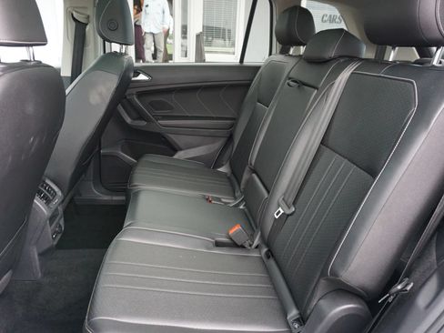 Used 2022 Volkswagen Tiguan SE FWD image 19
