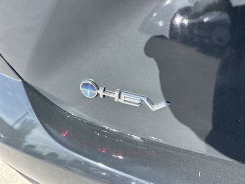 Used 2025 Toyota Camry LE image 5