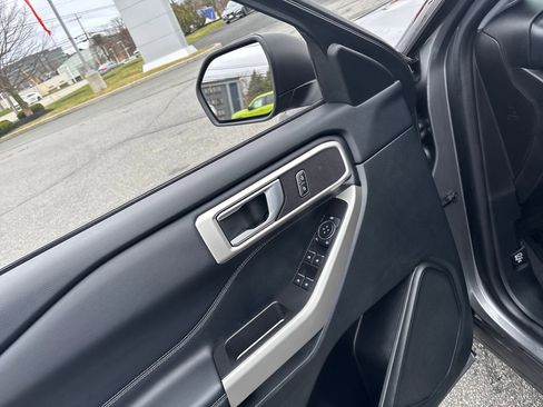 Used 2023 Ford Explorer XLT w/ Equipment Group 202A AWD/4WD image 18