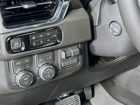 New 2026 GMC Yukon XL Denali w/ Denali Reserve Package AWD/4WD image 9