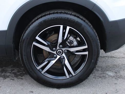 Used 2025 Volvo XC40 B5 Core image 36