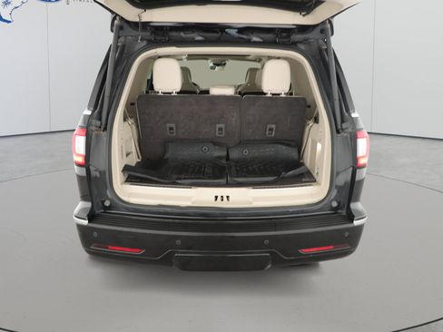 Used 2021 Lincoln Navigator Reserve AWD/4WD image 5