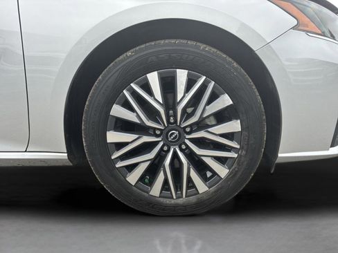 Used 2024 Nissan Altima 2.5 SV FWD image 37