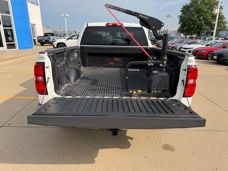 Used 2019 Chevrolet Silverado 1500 LT AWD/4WD image 4