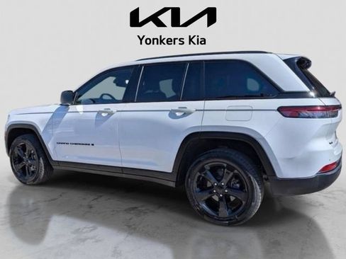 Used 2023 Jeep Grand Cherokee Altitude AWD/4WD image 11