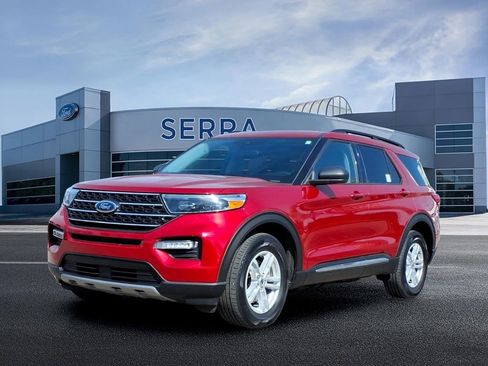 Used 2024 Ford Explorer XLT w/ Equipment Group 202A AWD/4WD image 1