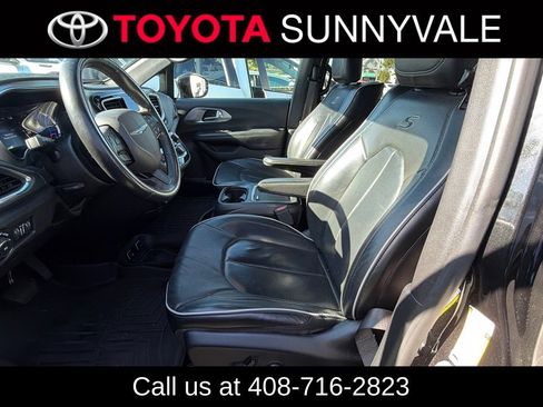 Used 2019 Chrysler Pacifica Limited w/ Advanced Safetytec Group FWD image 4