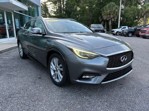 Used 2017 INFINITI QX30 Premium w/ Navigation Package FWD image 7