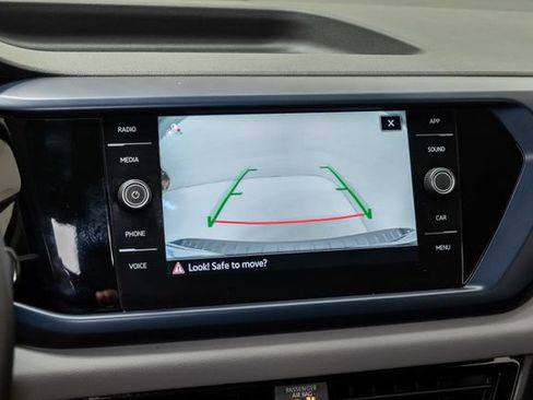 Used 2023 Volkswagen Taos SE w/ Panoramic Sunroof Package FWD image 16