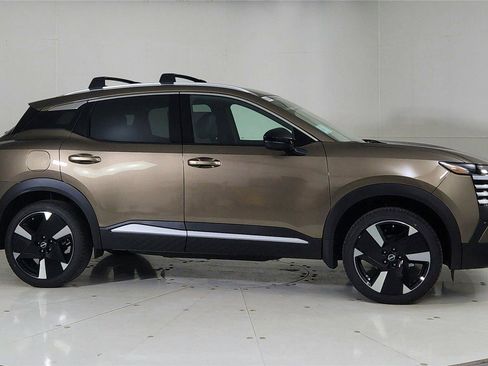 New 2026 Nissan Kicks SR w/ Cold Weather Package image 8
