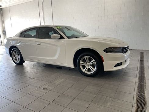Used 2019 Dodge Charger SXT image 6