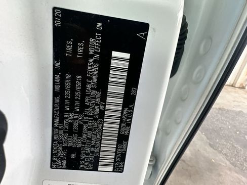 Used 2021 Toyota Highlander XLE FWD image 29