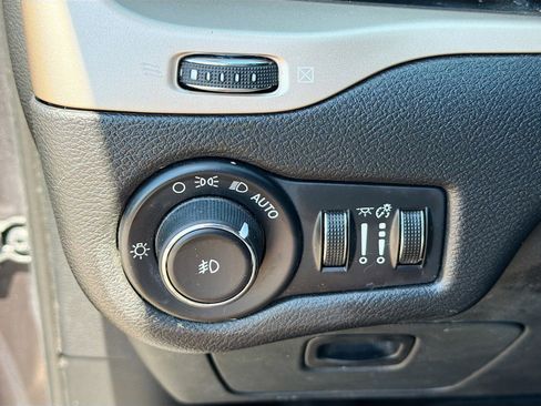 Used 2015 Jeep Cherokee Latitude w/ Trailer Tow Group FWD image 17
