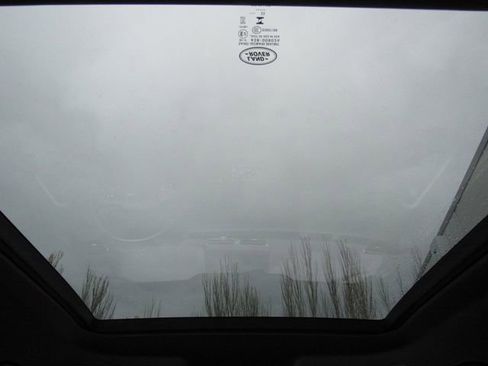 Used 2024 Land Rover Defender 130 X-Dynamic SE AWD/4WD image 28