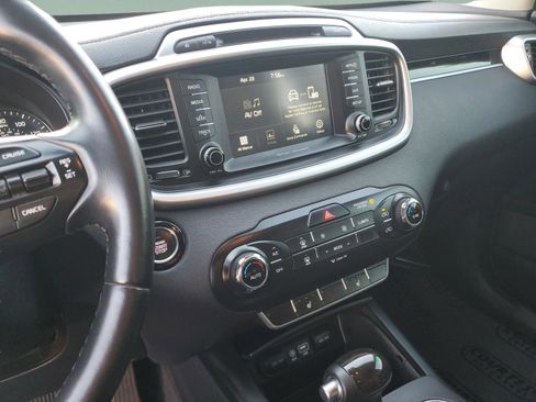 Certified 2017 Kia Sorento FWD image 25