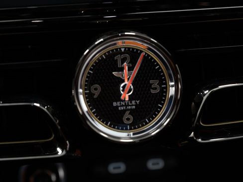 Used 2025 Bentley Flying Spur Plug-In Hybrid image 38