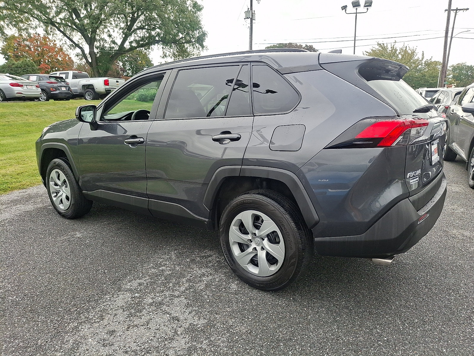 Used 2021 Toyota RAV4 LE AWD/4WD image 4