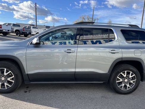 Used 2023 GMC Acadia SLE w/ Driver Convenience Package image 5