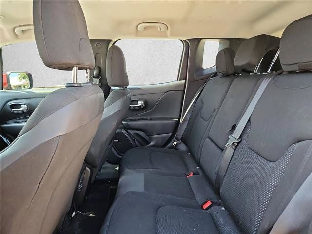 Used 2020 Jeep Renegade Altitude FWD image 15
