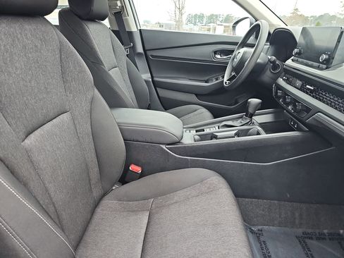 Used 2025 Honda Accord SE image 10