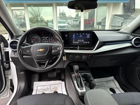 Used 2024 Chevrolet Trax LS image 12