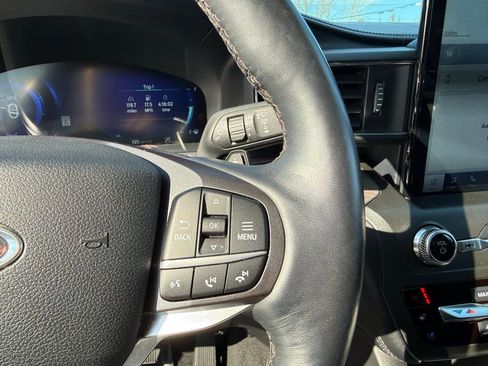 Used 2020 Ford Explorer Platinum image 27