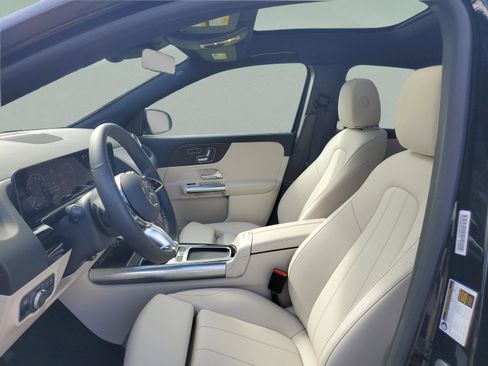 Certified 2025 Mercedes-Benz GLA 250 image 12