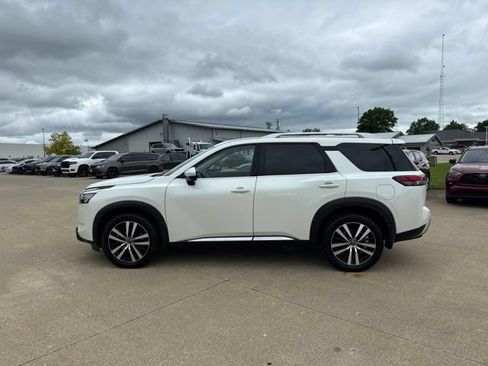 Used 2023 Nissan Pathfinder Platinum AWD/4WD image 4