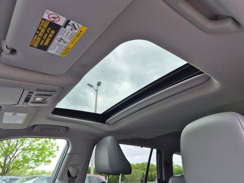 Used 2020 Toyota Highlander XLE AWD/4WD image 13