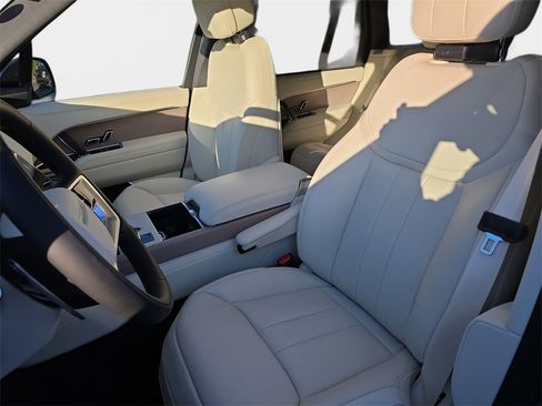 New 2026 Land Rover Range Rover SE image 15