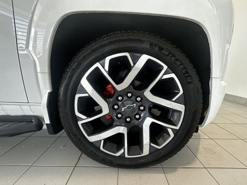 Used 2024 Chevrolet Silverado EV RST AWD/4WD image 10
