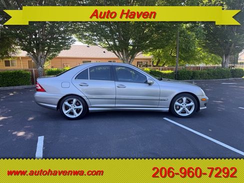 Used 2005 Mercedes-Benz C 230 Sedan image 4