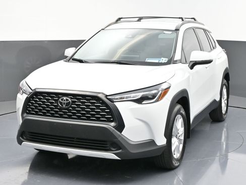 Used 2022 Toyota Corolla Cross LE image 45