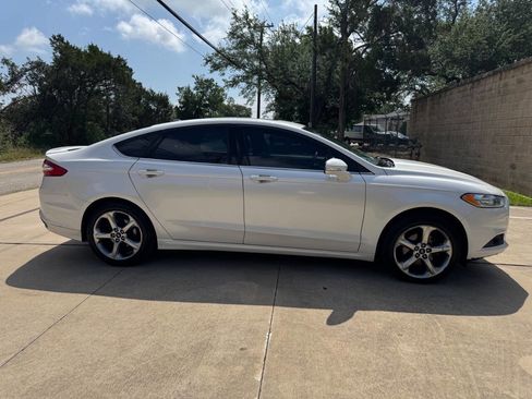 Used 2015 Ford Fusion SE FWD image 15
