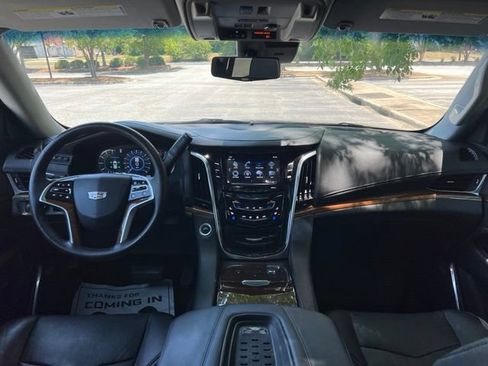 Used 2017 Cadillac Escalade Luxury RWD image 28