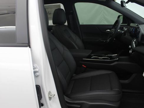 New 2026 Chevrolet Equinox LT w/ Convenience Package II FWD image 24