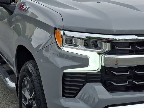 Used 2024 Chevrolet Silverado 1500 LT w/ Z71 Off-Road Package AWD/4WD image 9