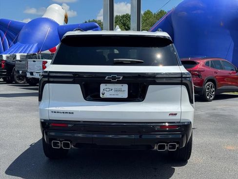 Used 2025 Chevrolet Traverse RS FWD image 4