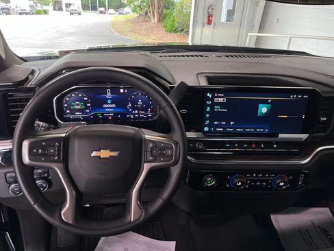 Used 2023 Chevrolet Silverado 1500 LT AWD/4WD image 15