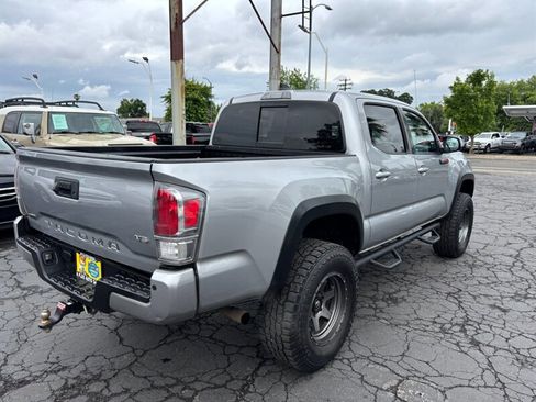 Used 2021 Toyota Tacoma TRD Off-Road w/ TRD Premium Off Road Package AWD/4WD image 4