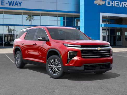 Used 2026 Chevrolet Traverse LT w/ Driver Confidence Package FWD image 7