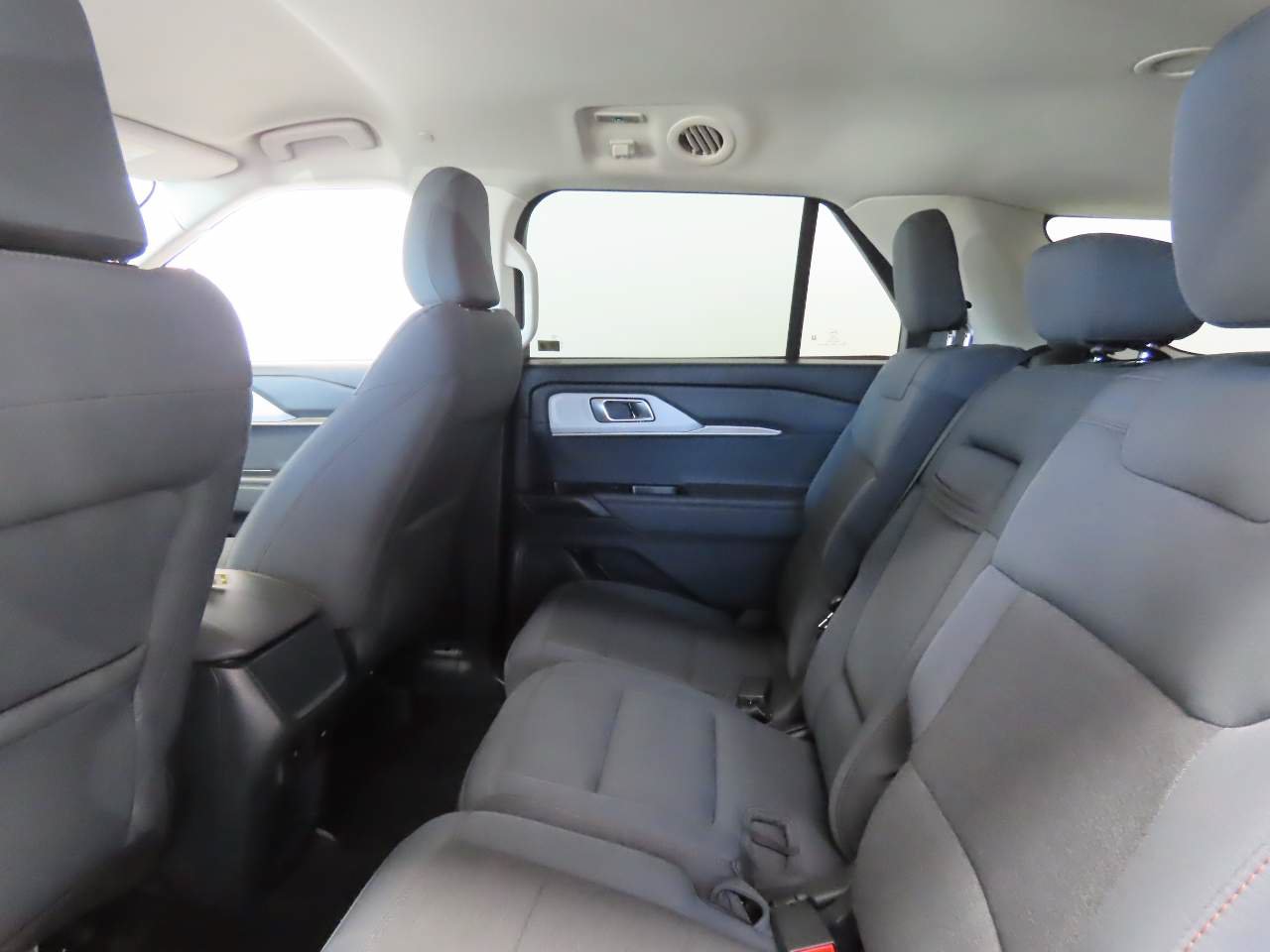 Used 2025 Ford Explorer Active RWD image 17