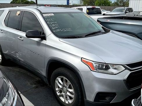 Used 2020 Chevrolet Traverse LS image 1