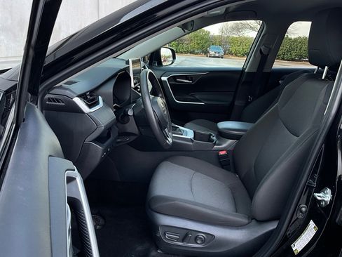 Used 2025 Toyota RAV4 XLE image 10
