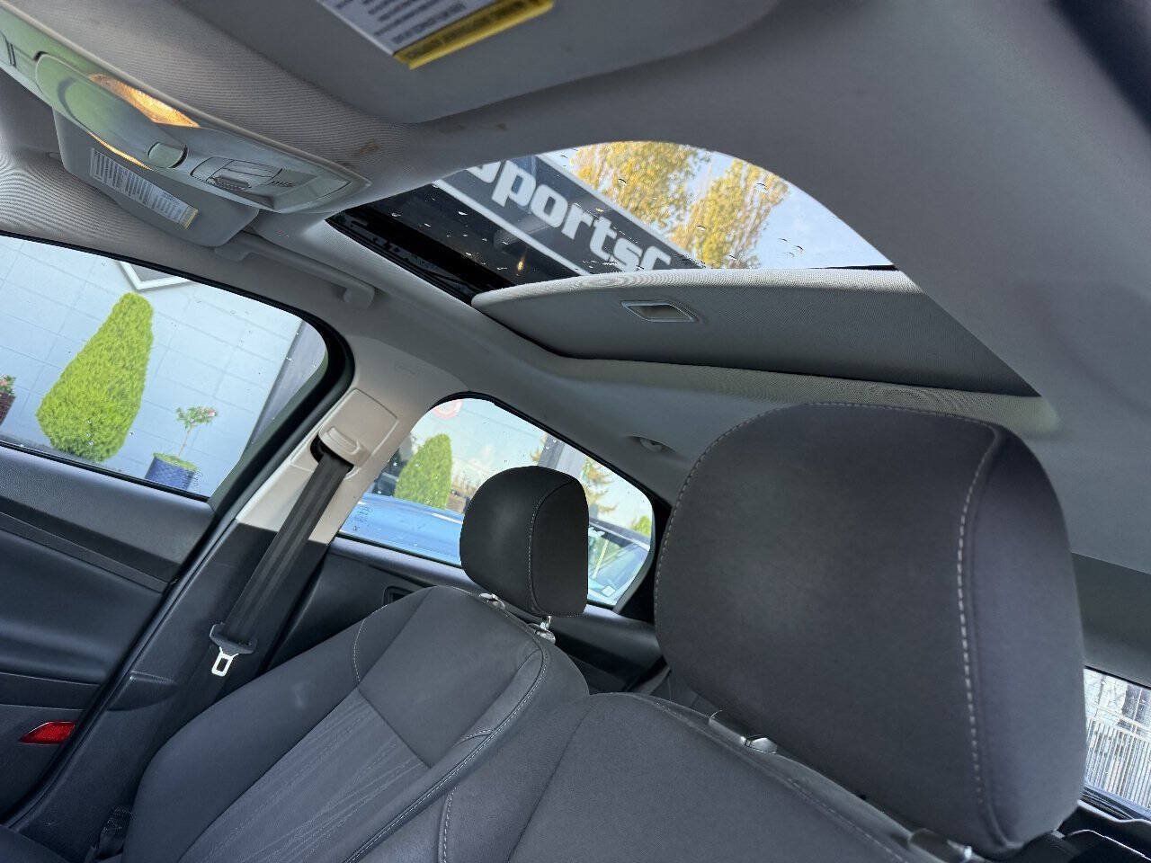 Used 2016 Ford Focus SE FWD image 11